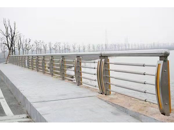 橋梁河道護(hù)欄